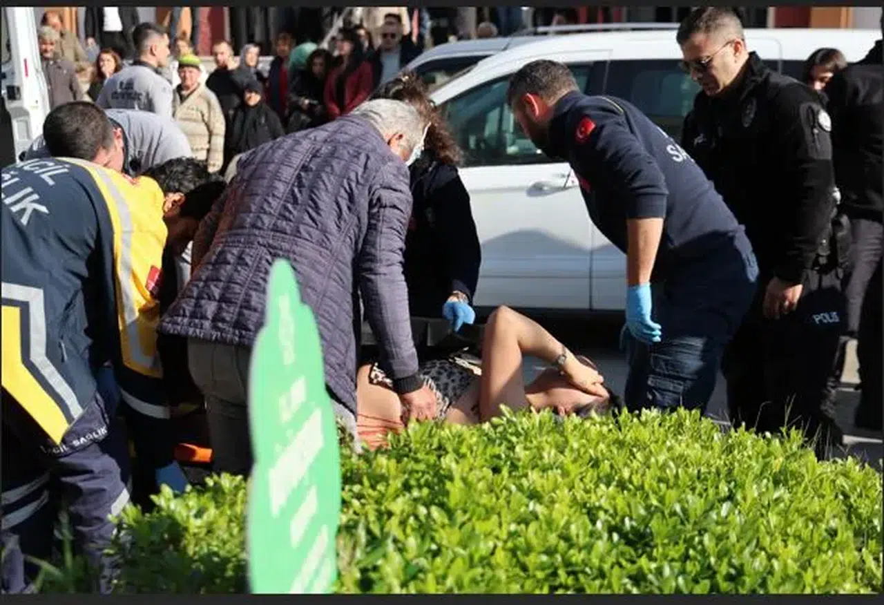 Mahkeme çıkışı kadını sırtından bıçakladı