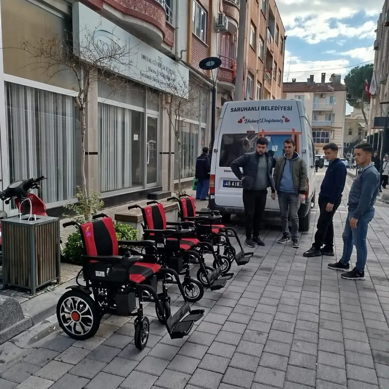 Saruhanlı Belediyesinden ihtiyaç sahiplerine yardım