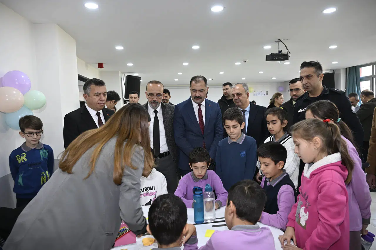 Demirci’de İnsan Hakları Gününde öğrenciler farkındalık oluşturdu