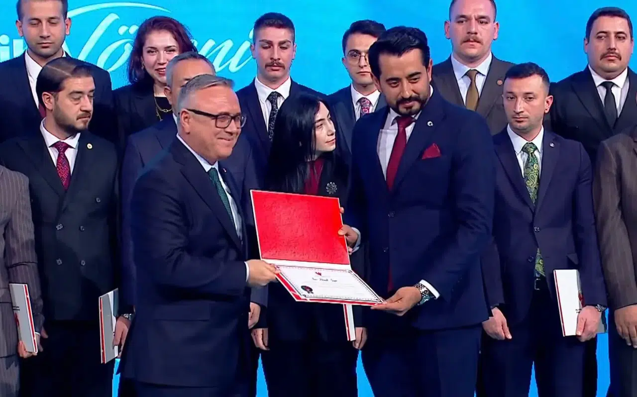 MHP Siyaset ve Liderlik Okulu’ndan 2 Manisalı mezun oldu