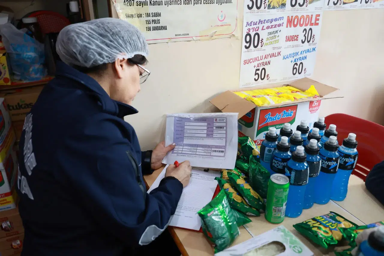 Yunusemre zabıtasından okul çevrelerinde denetleme