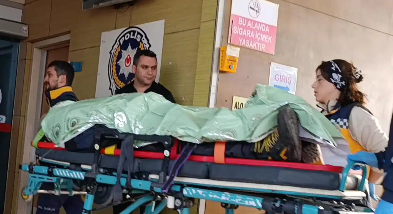 Kaza sonrası otomobilde bayılan sürücü donmak üzereyken bulundu