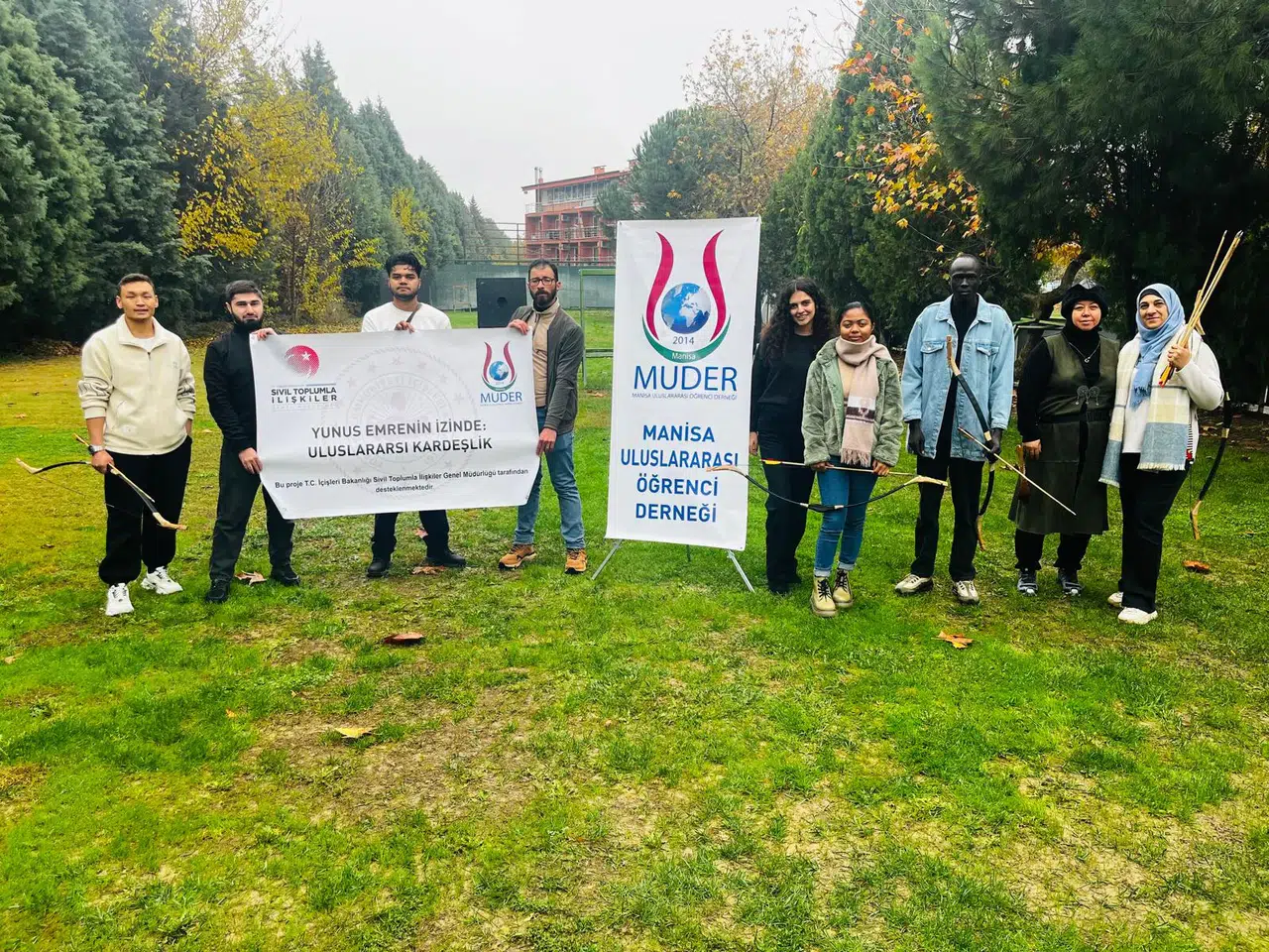 Öğrencilere geleneksel okçuluk eğitimi