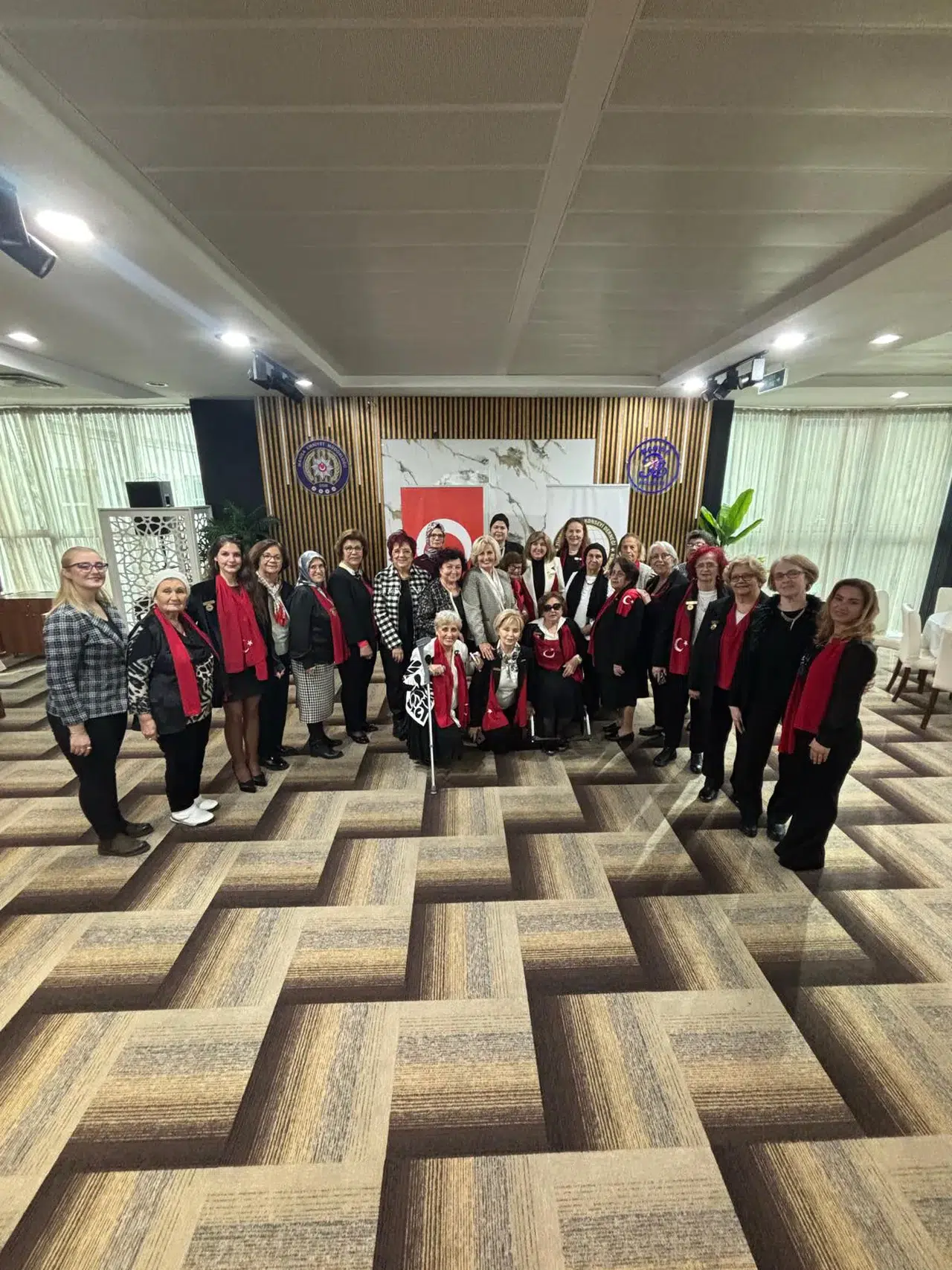 Türk Kadınlar Konseyi Manisa’da seçme ve seçilme hakkını kutladı