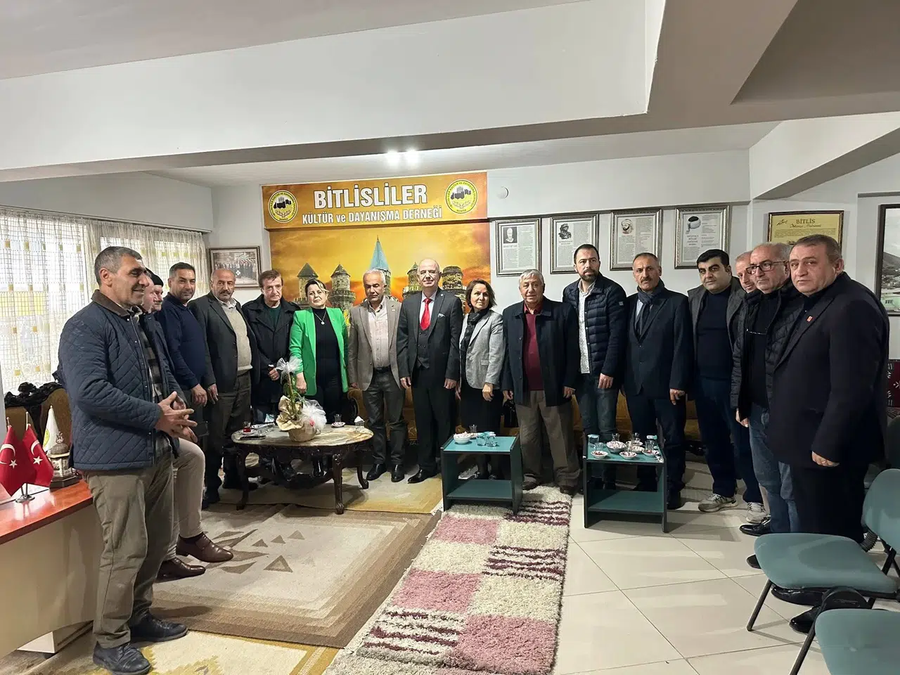 Manisa Bitlisliler Derneğinden Şehzadeler Kızılay'a destek