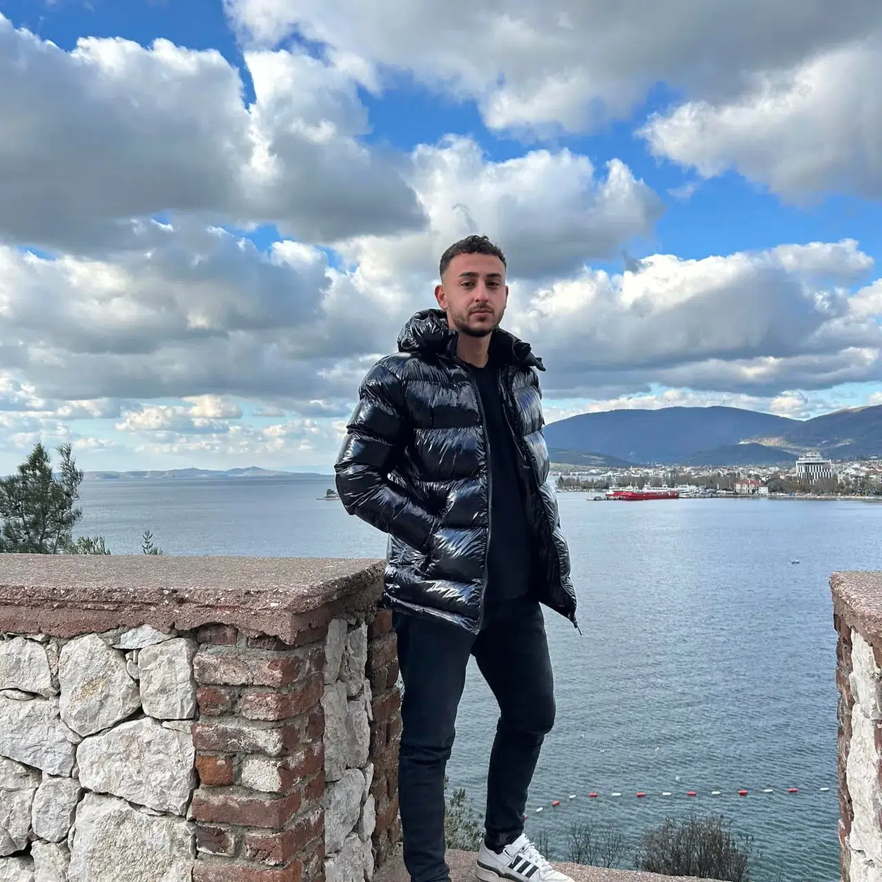 Şüpheli ölüm: 20 yaşındaki genç başından vurulmuş halde bulundu