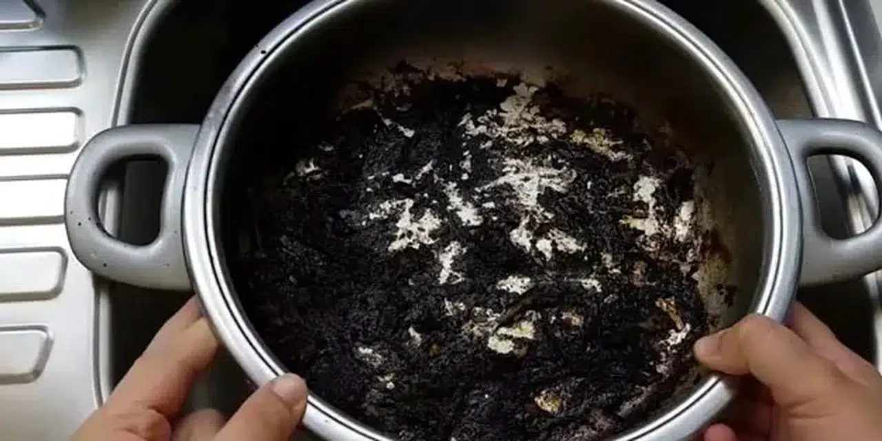 Yanmış Tencereler Dert Olmasın! Bu Doğal Yöntemlerle Tertemiz Oluyor