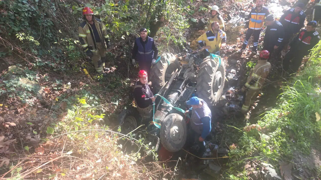 Dere yatağına uçan traktörde can pazarı