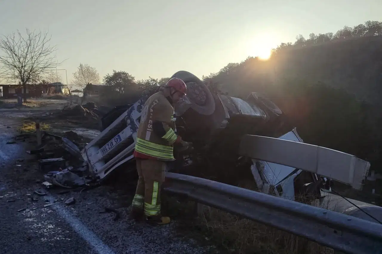 Feci kaza: Tır kontrolden çıktı