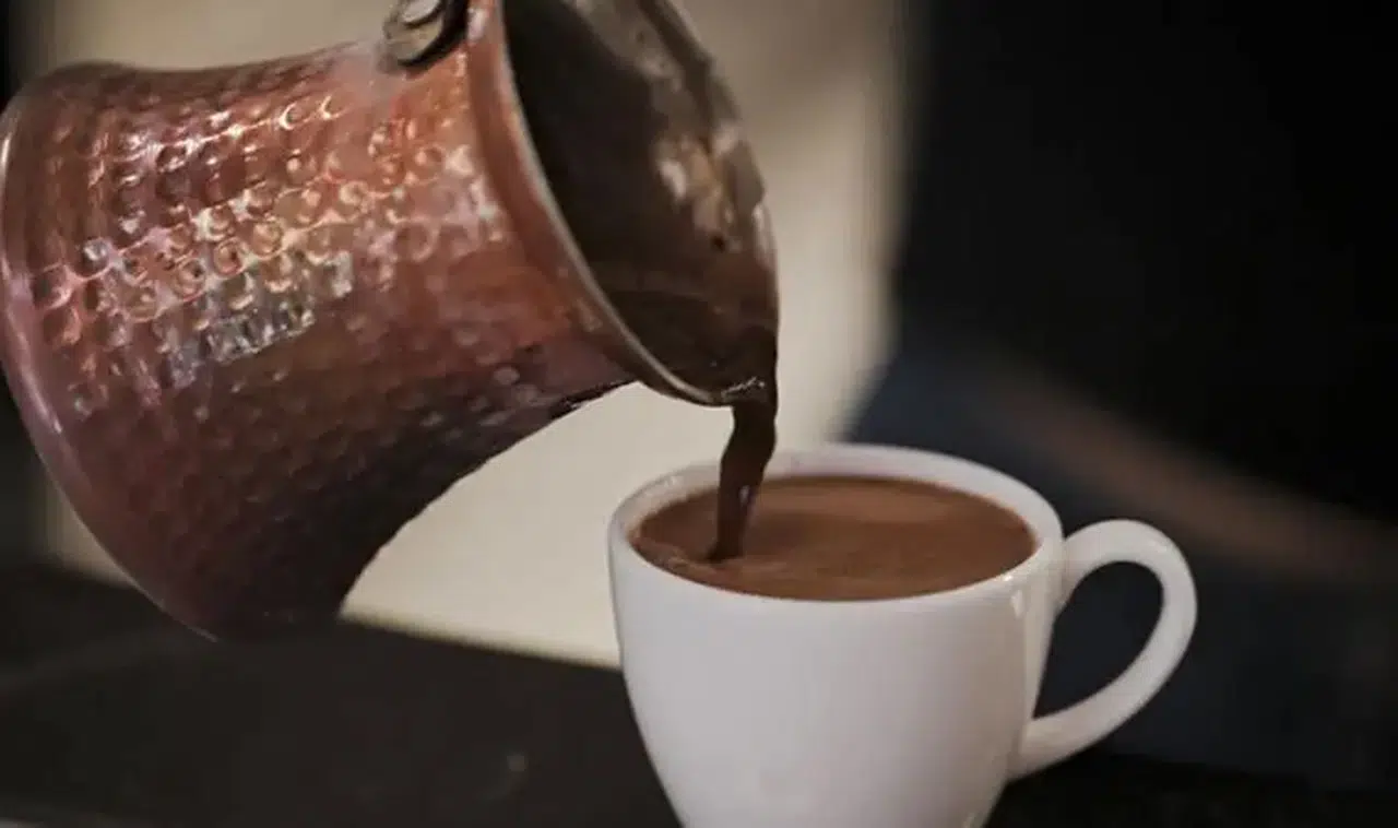 Kahve Lekesine Son: Kupalardaki İnatçı İzleri Yok Eden En Etkili 5 Yöntem Test Edildi