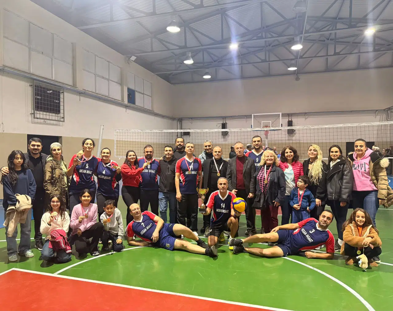 Voleybol turnuvasının kazananı Ticaret Lisesi oldu