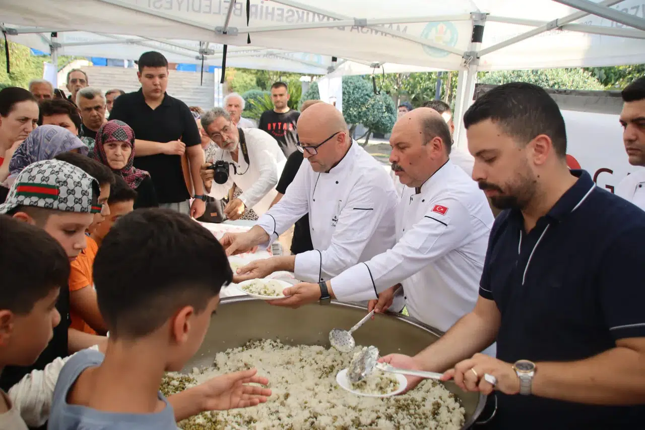 Manisa'da Ferdi Zeyrek’in anısına enginarlı pilav hayrı