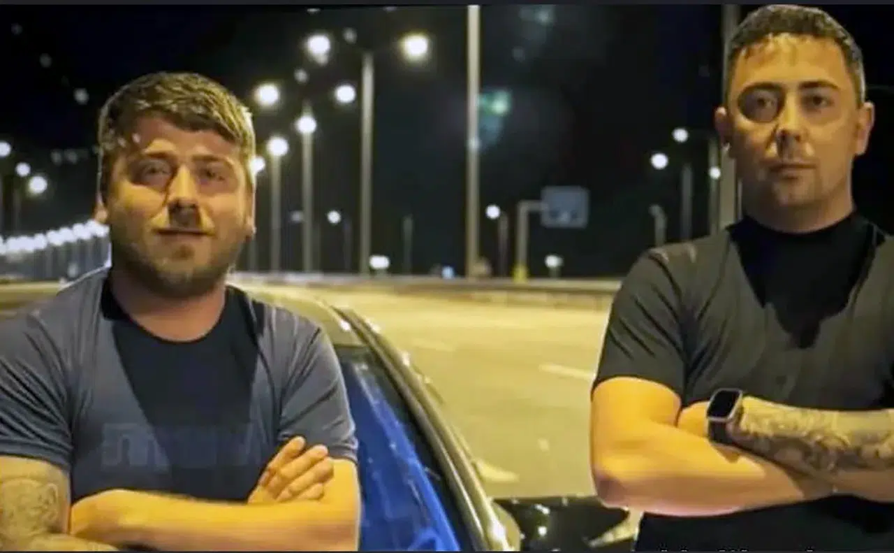 Kontrolden çıkan motosiklet ağaca çarptı