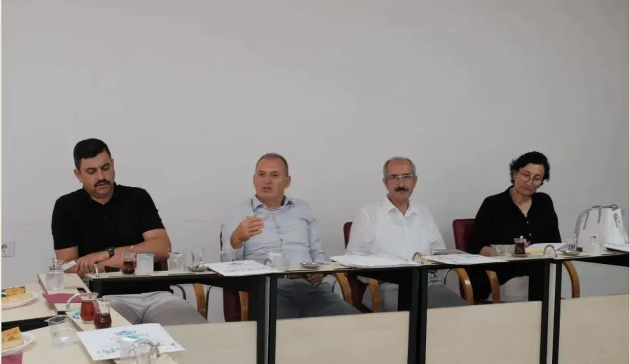 Güçlü bir Yunusemre halk eğitim merkezi var
