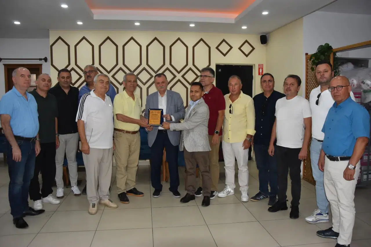 Türkiye Gazeteciler Federasyonu Başkanından Başkan Balaban’a teşekkür plaketi