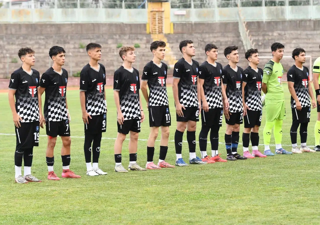 YUNUSEMRE BELEDİYESPOR U-17 TÜRKİYE ŞAMPİYONU OLDU