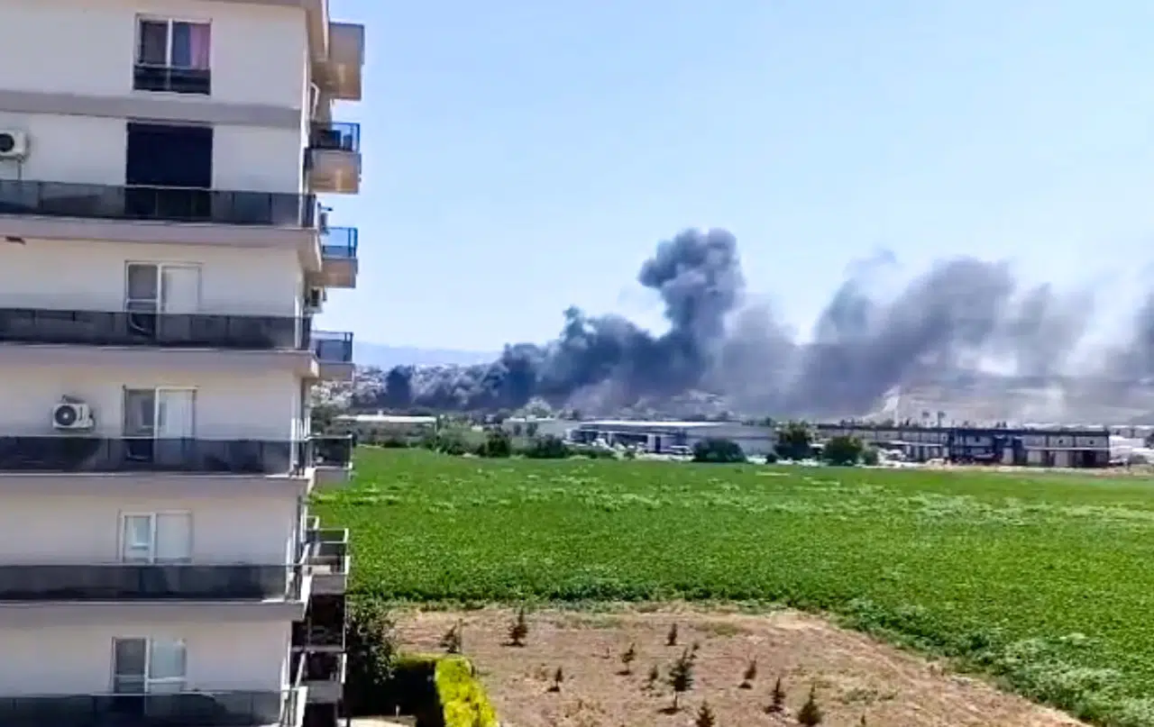 Manisa'da hurda deposunda yangın