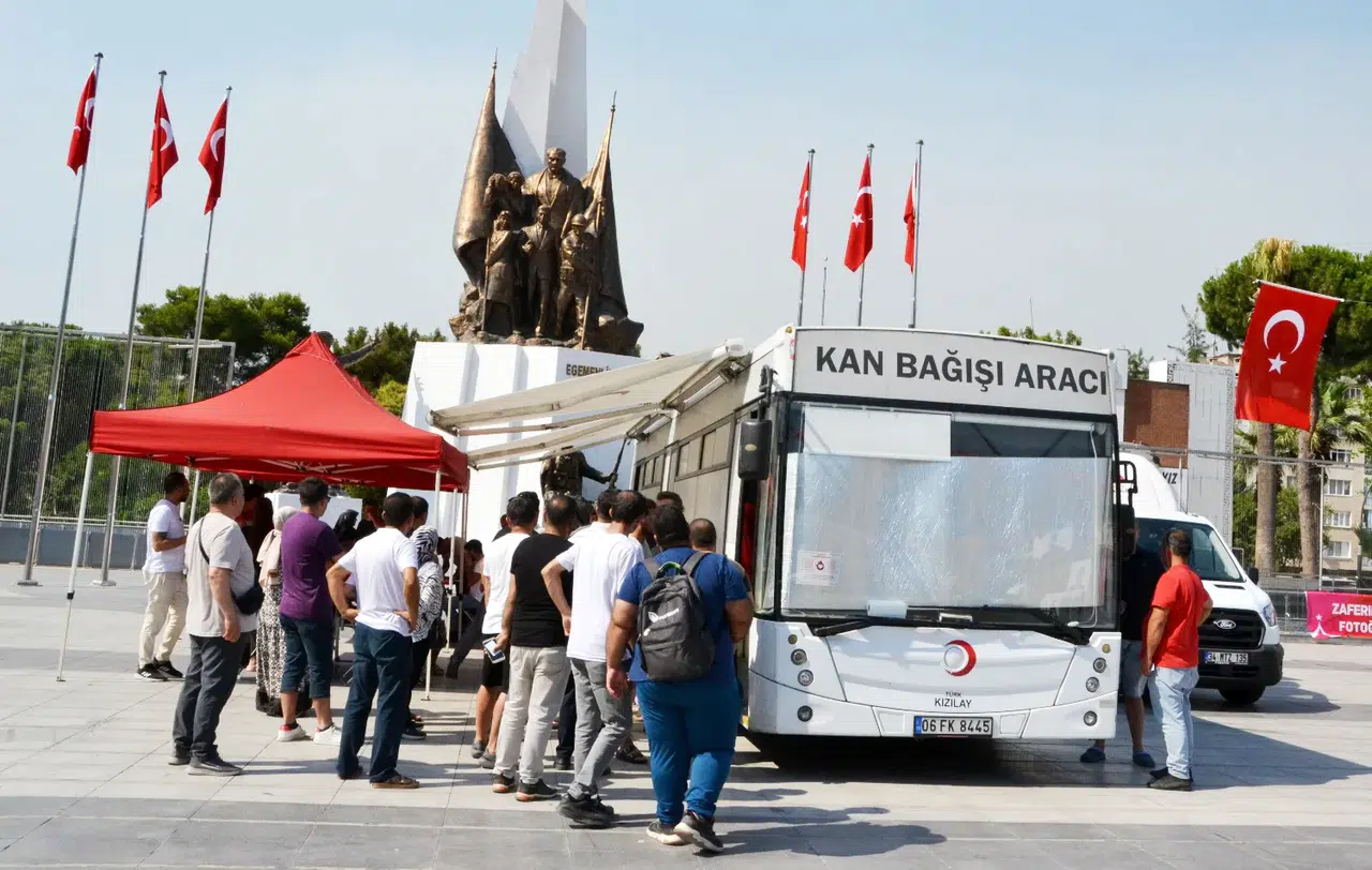 Kan bağışında bulunan vatandaşlara kamp sandalyesi hediye edilecek