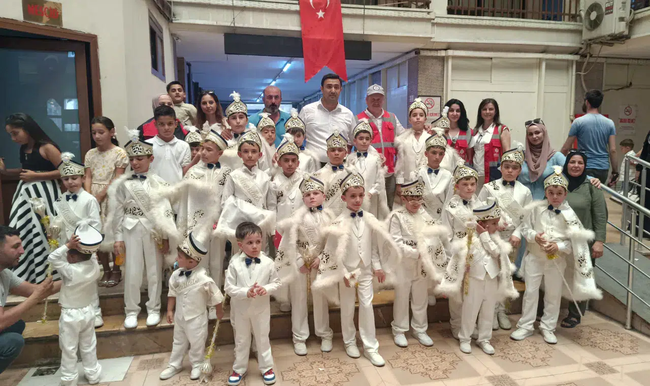Manisa’da  Vakıflar 28 Çocuk için Sünnet Şöleni düzenledi