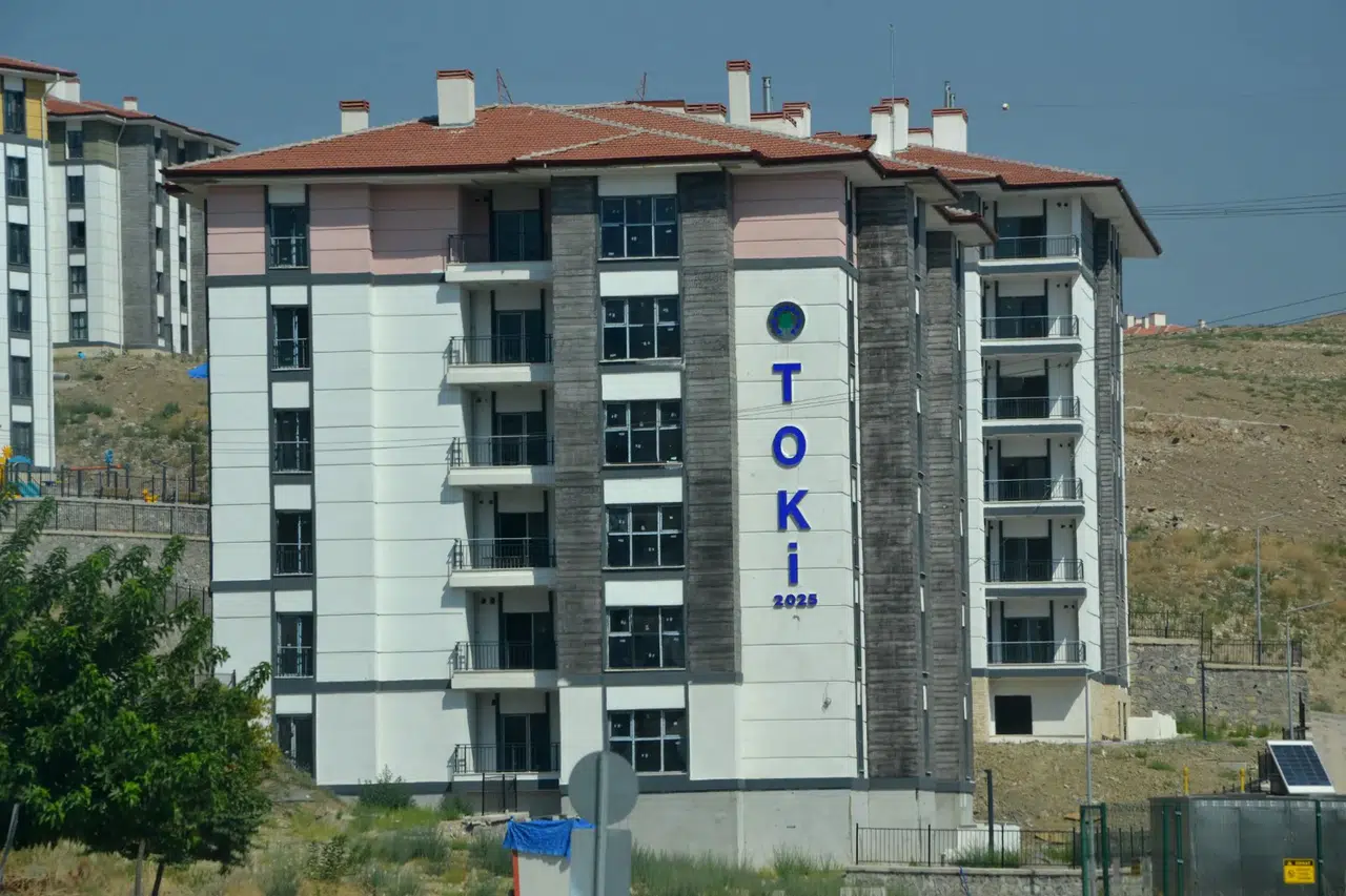 Yunusemre Akgedik TOKİ 3. Etap Konutları teslim ediliyor