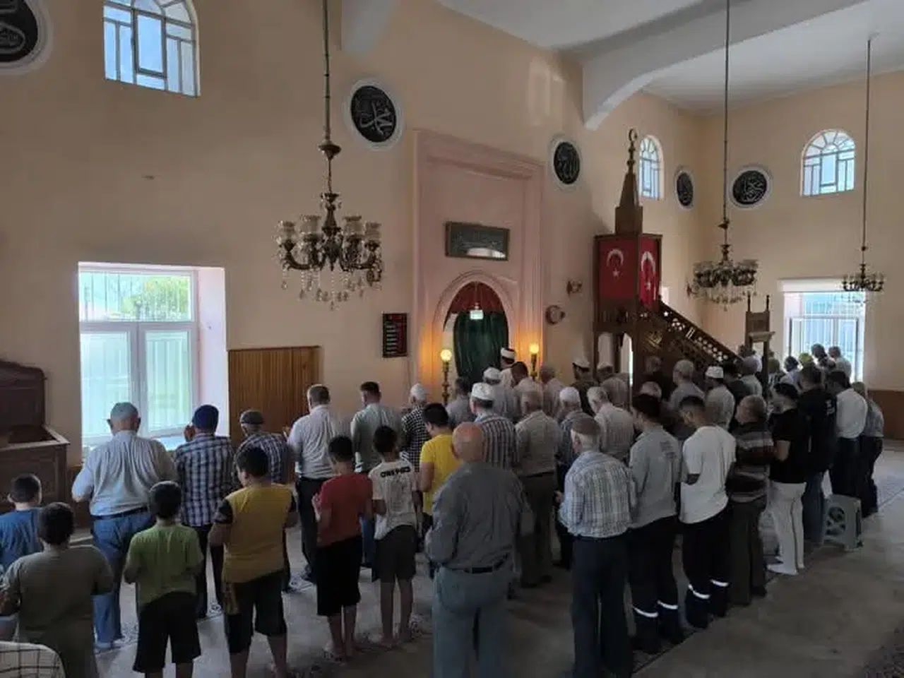 YUNUSEMRE RAHMET İÇİN ÜÇPINAR CAMİİNDE BULUŞTU