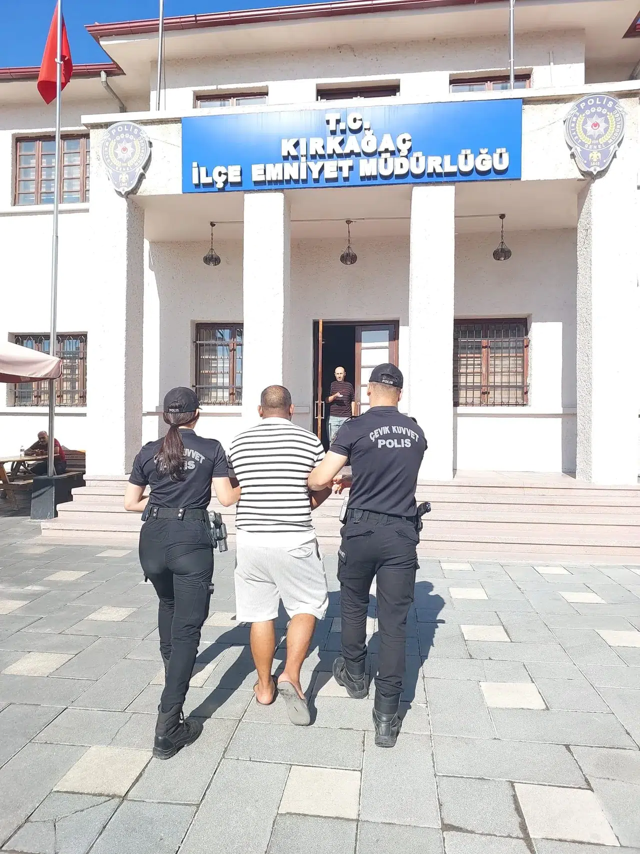 Manisa'da eş zamanlı dolandırıcılık operasyonu