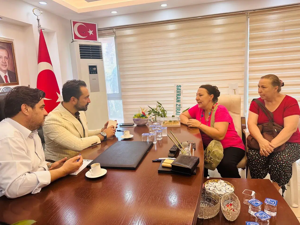 Mücahit Arınç Şehzadeler’de halkı dinledi