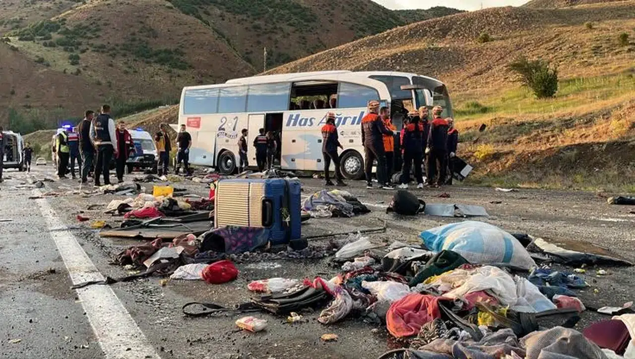 Otobüs kazasında ölenlerin kimlikleri tespit edildi