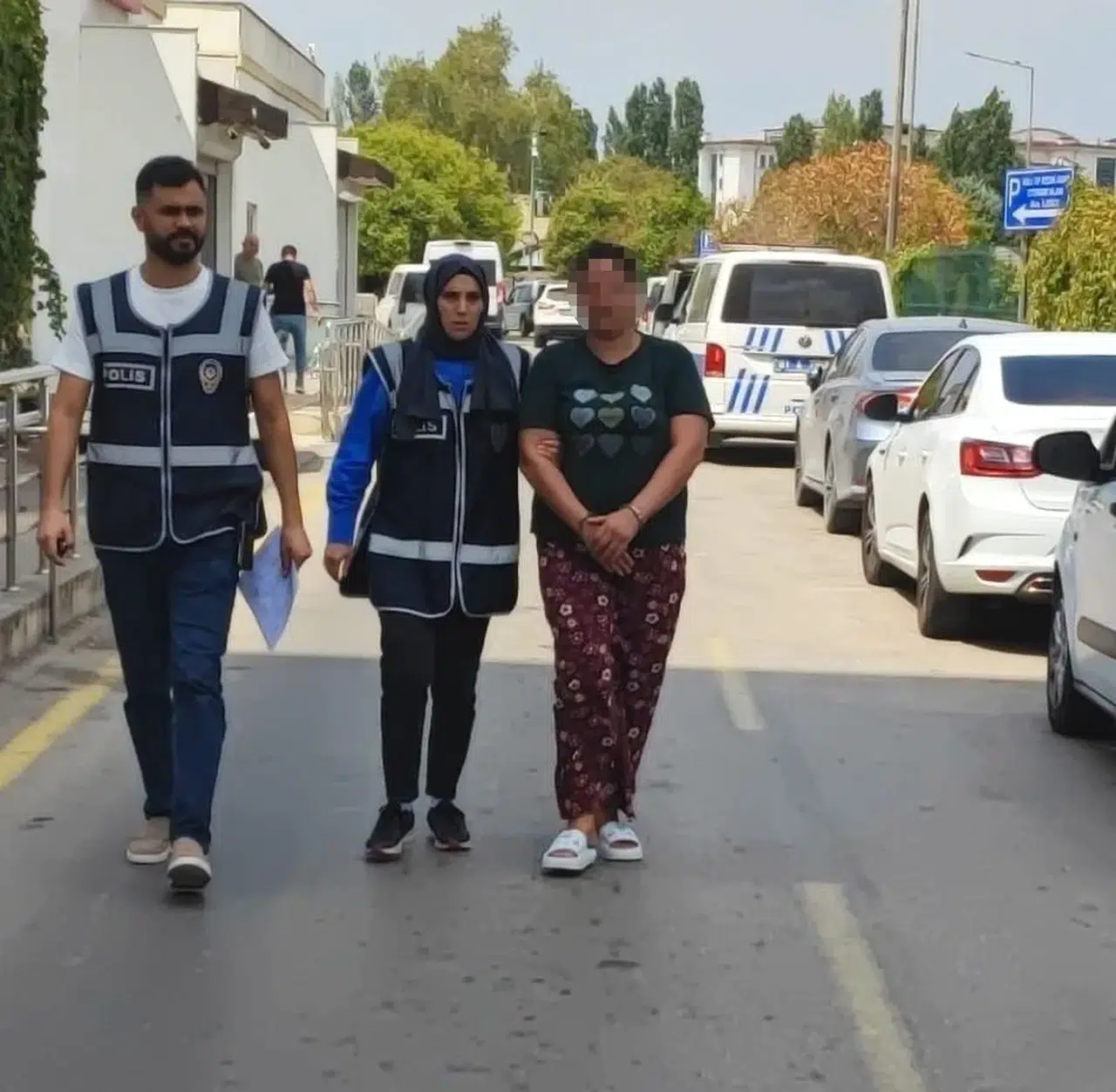 Bakın kızını bıçakla kovalama sebebi neymiş
