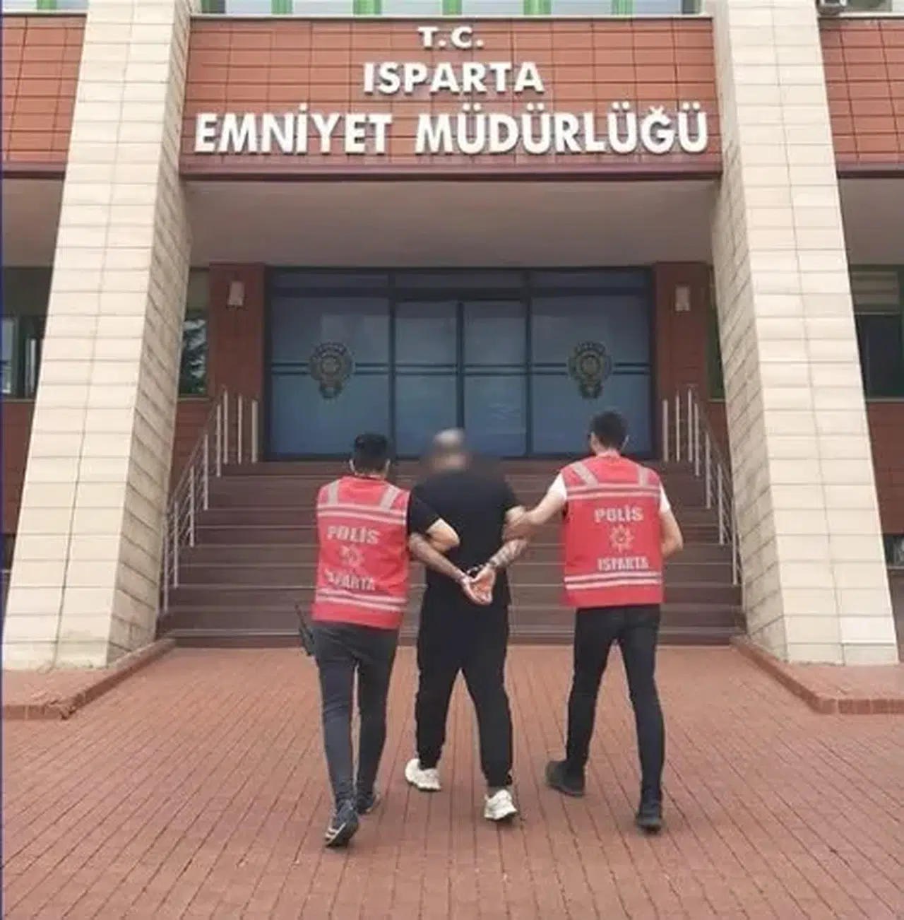 Cinsel saldırı ve yaralama suçundan aranıyordu kıs kıvrak yakalandı