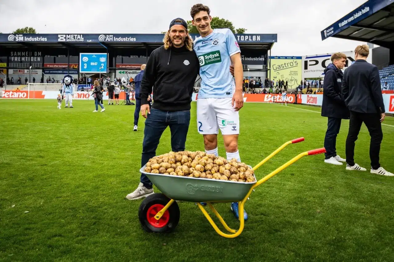 Maçın oyuncusuna 55 kilo patates verildi