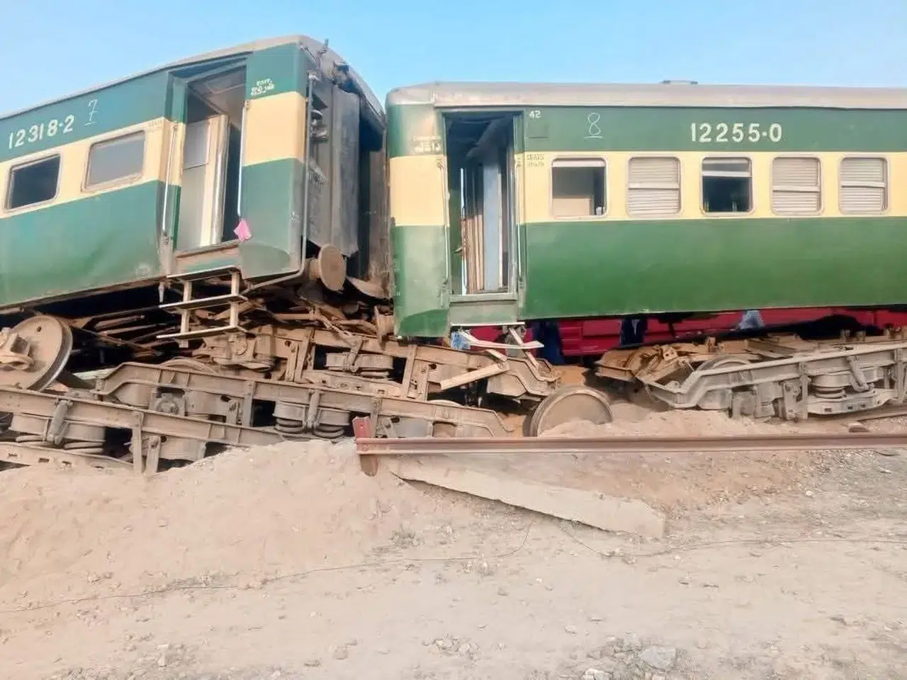Pakistan'da feci tren kazası