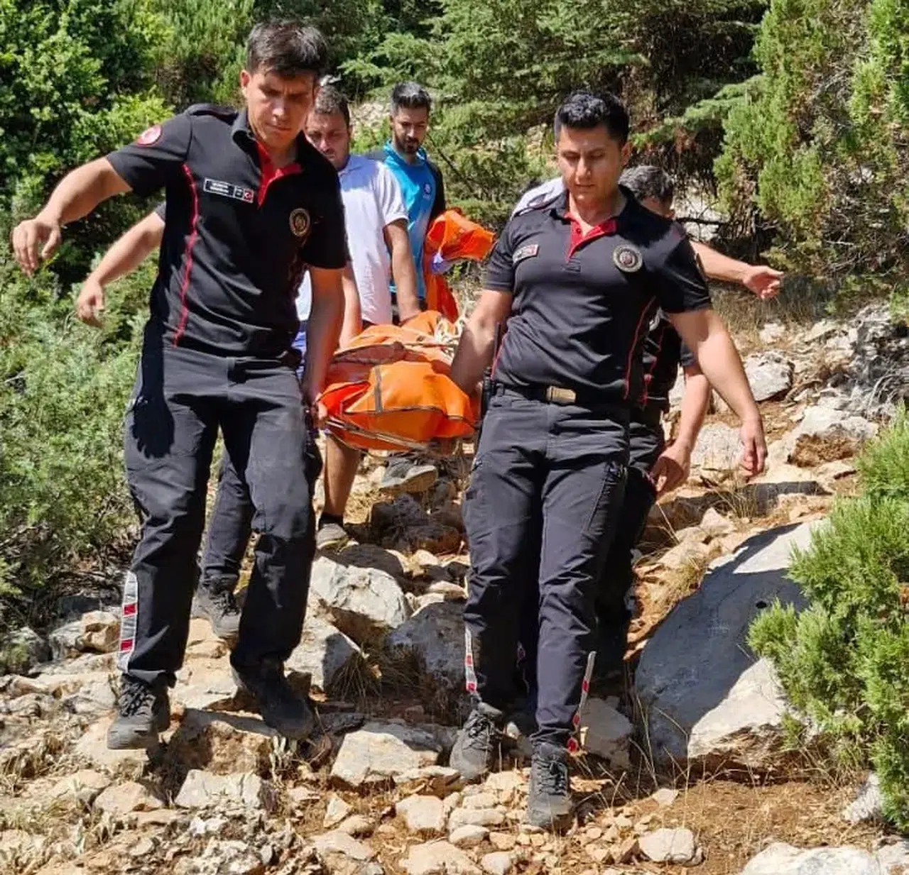 Ekşi toplamaya gittiği yerde hayatını kaybetti