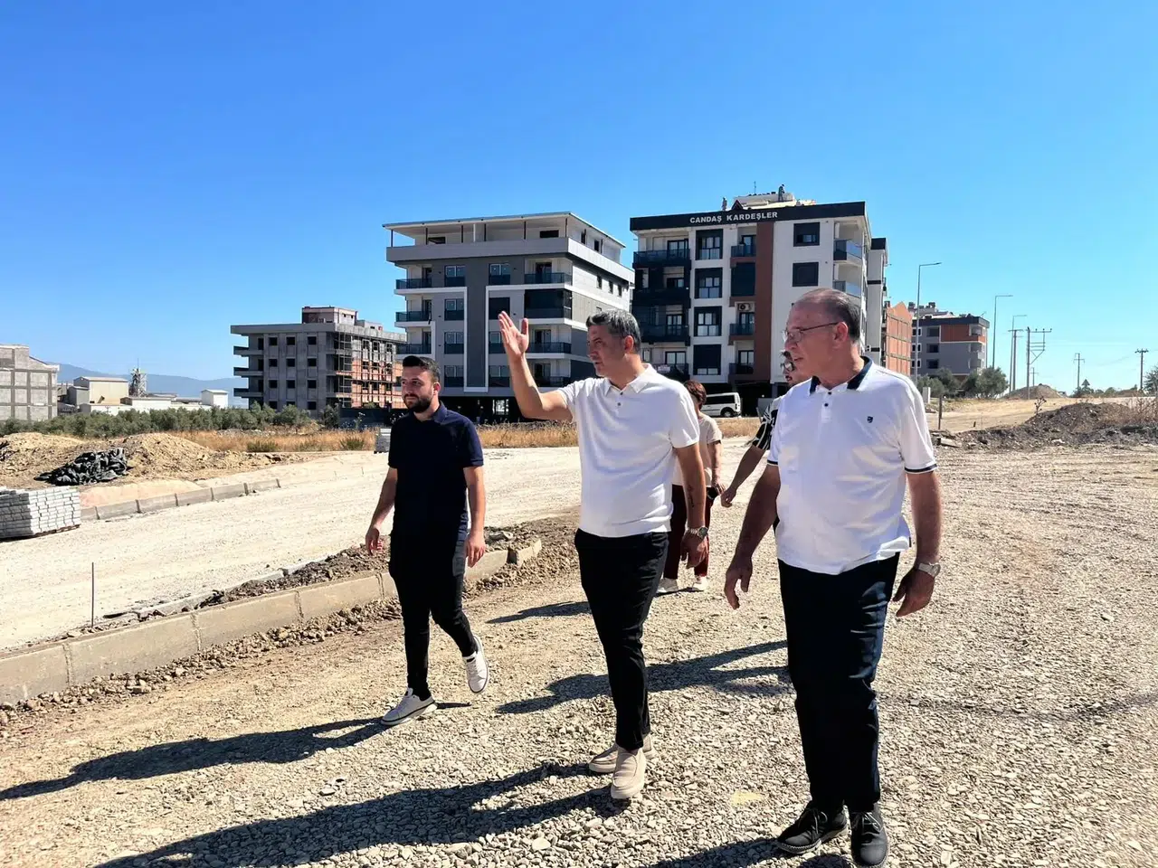 Başkan Akın Turgutlu'nun o mahallesinde incelemelerde bulundu