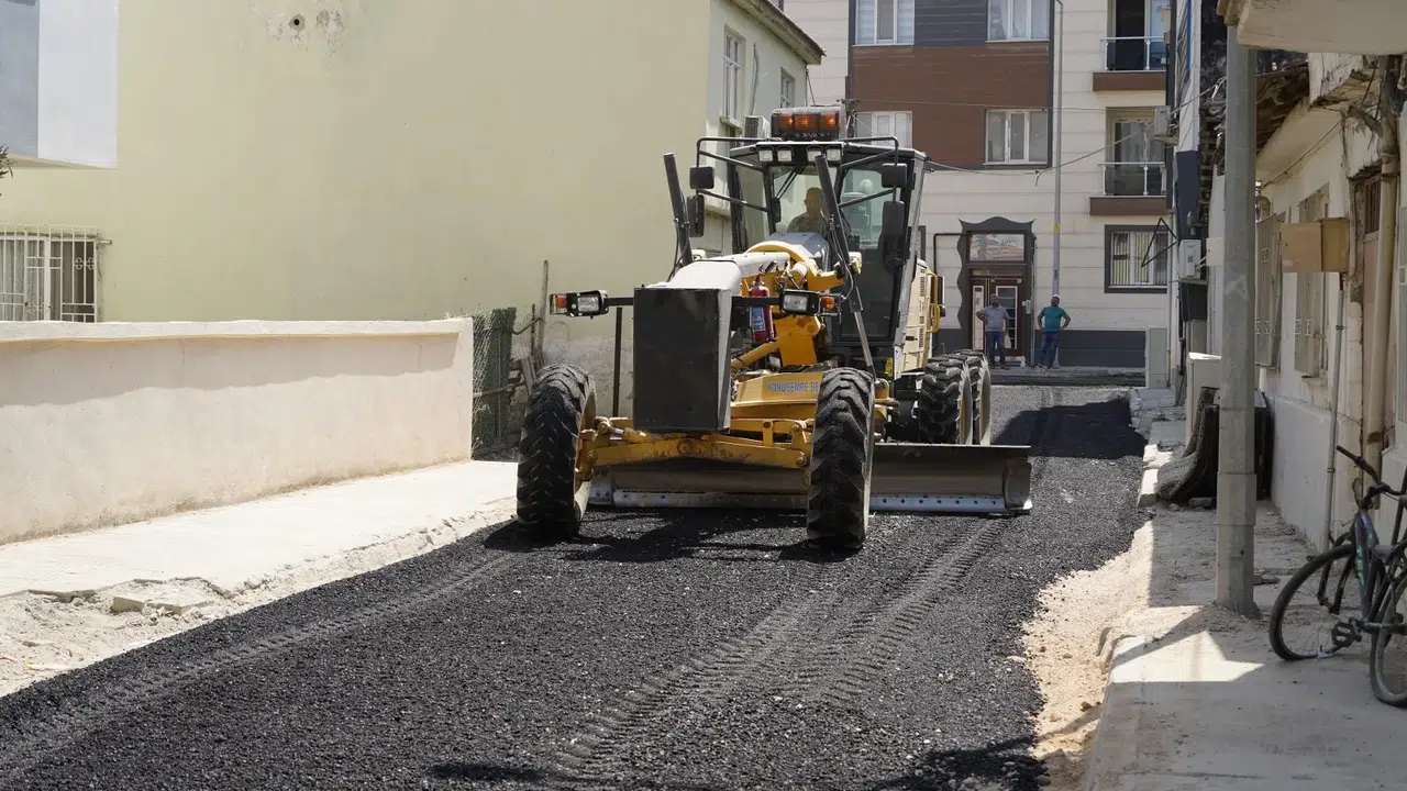 Manisa'da o mahalleye sıcak asfalt uygulaması