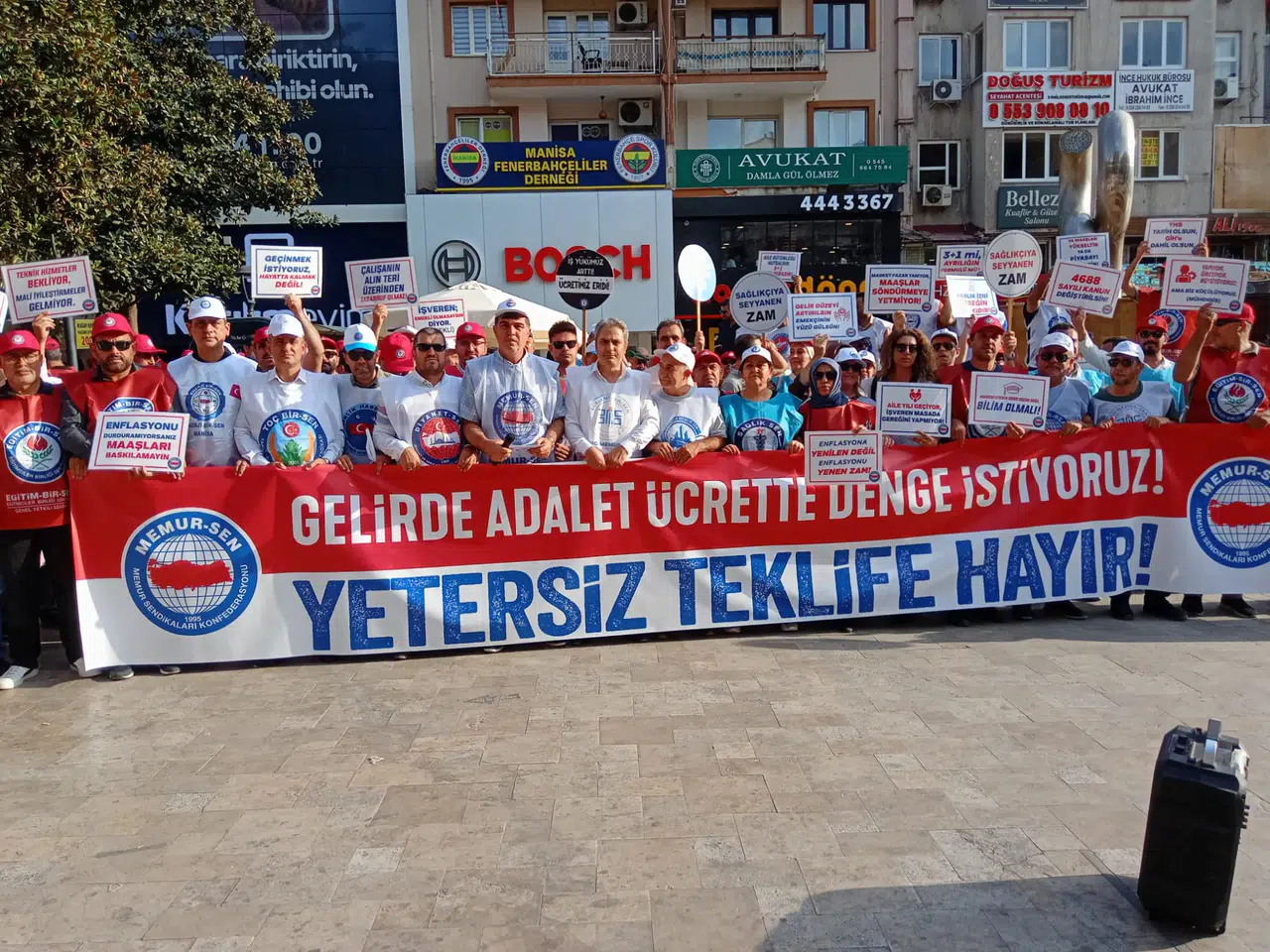 MEMUR-SEN TEKLİFİ KABUL ETMEDİ MEYDANLARA İNDİ