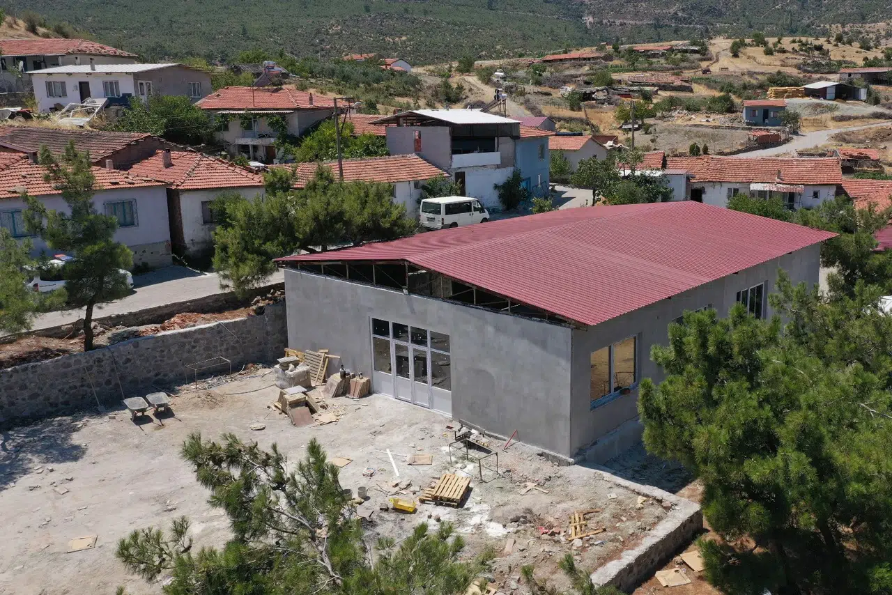 Saruhanlı'nın o mahallesinde düğünler hava koşullarına takılmayacak!