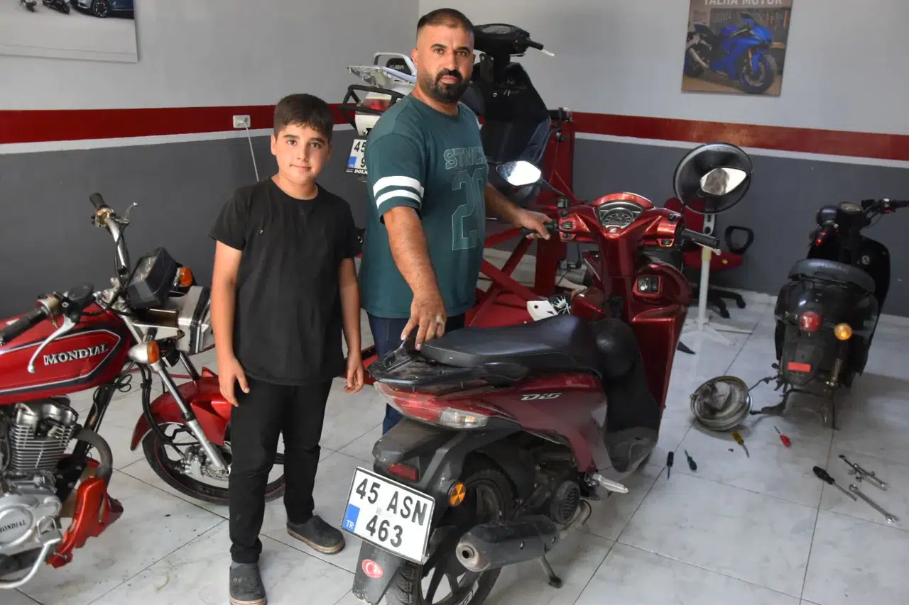Çocukluk hevesi mesleğe dönüştü: 30 yıldır Manisa'ya hizmet ediyor