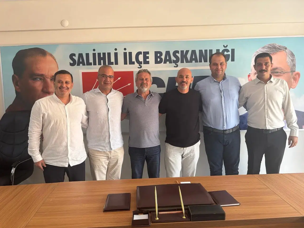 Salihli CHP’de adaylar birlik pozu verdi