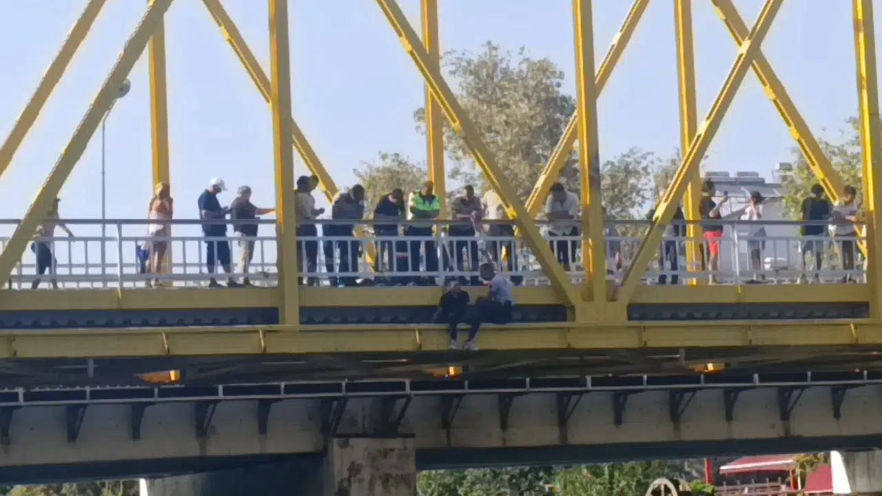 İntihar etmek için tarihi köprüye çıktı