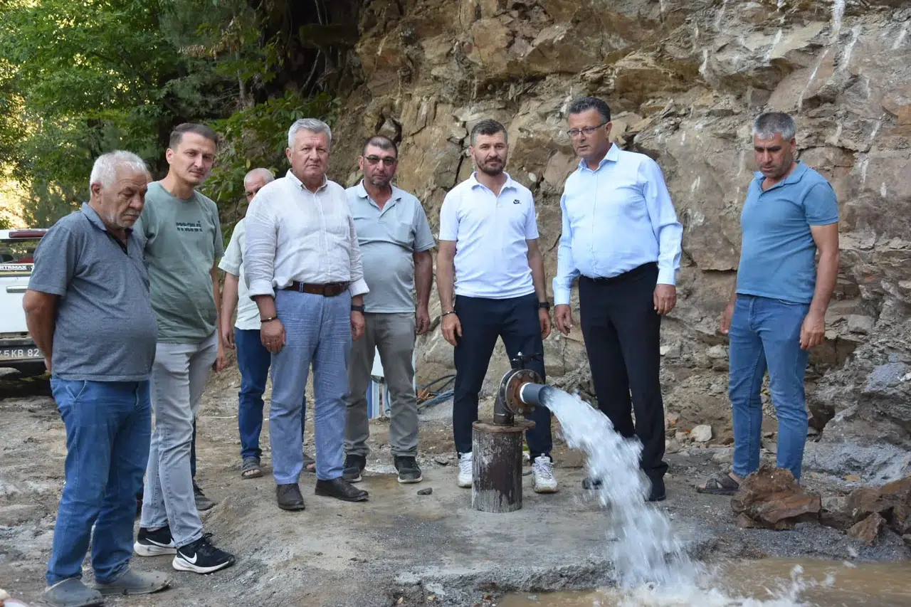 Çiftçilerin su sorunu çözüldü: Mahalle bayram etti
