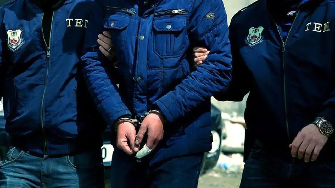 Kumar oynarken suçüstü yakalandılar