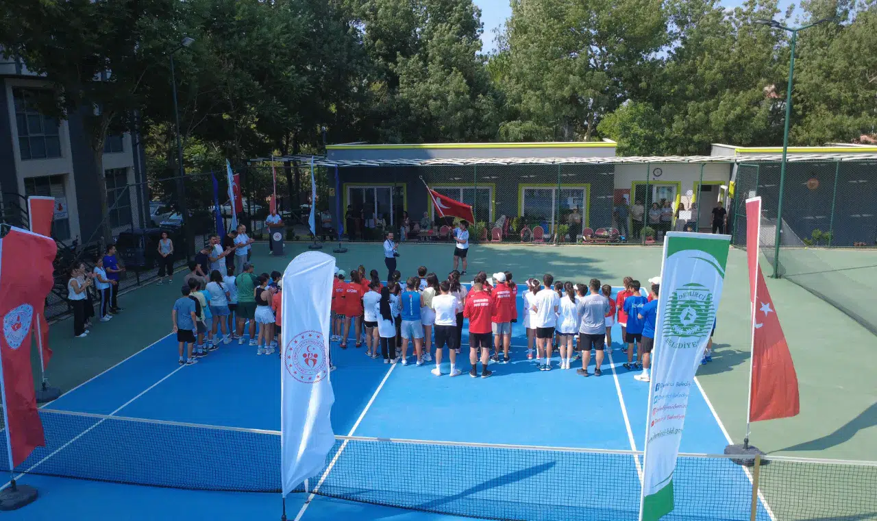 Demirci tenis turnuvasına ev sahipliği yapacak