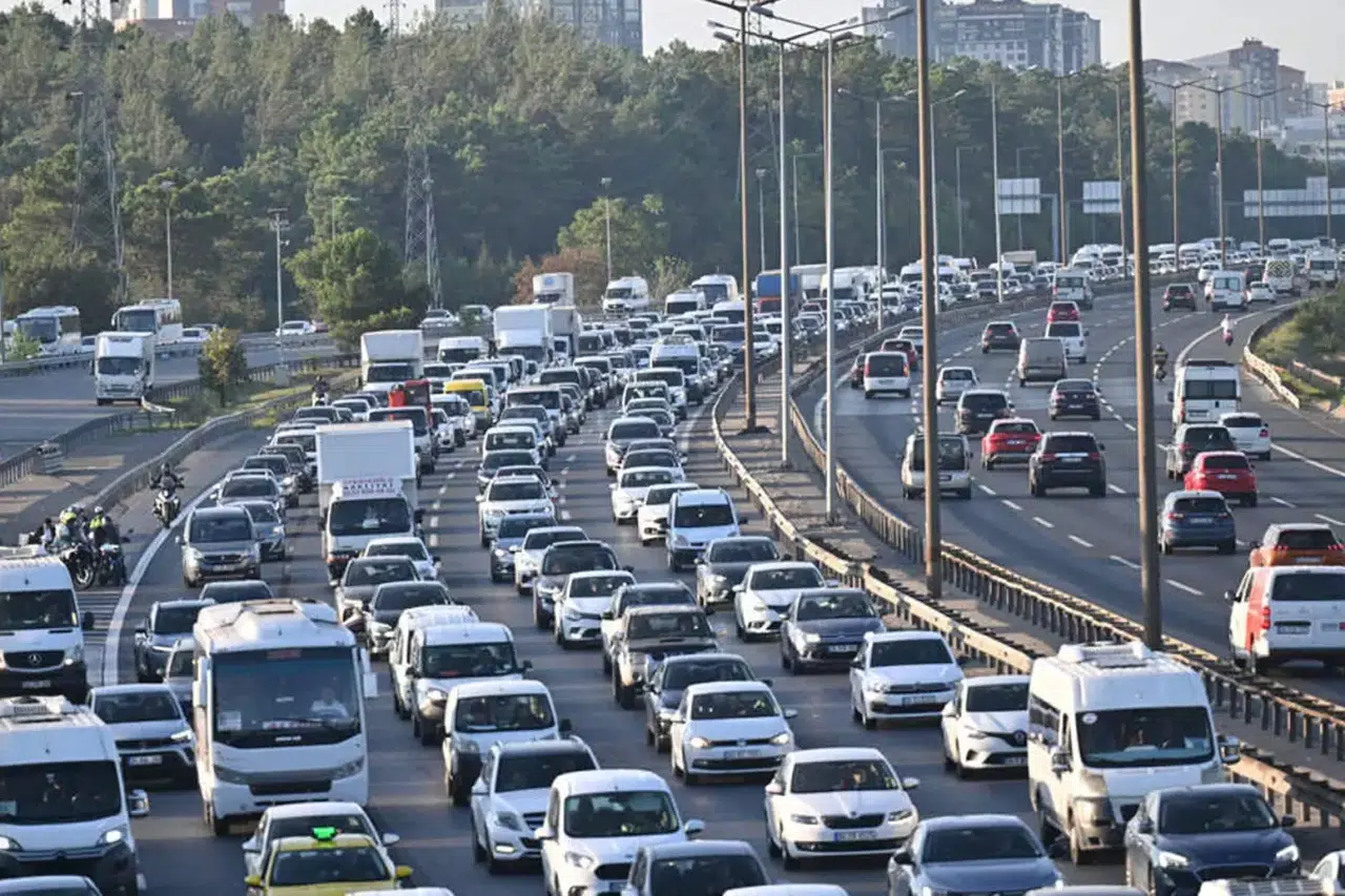 Mega kentte yoğun trafik!