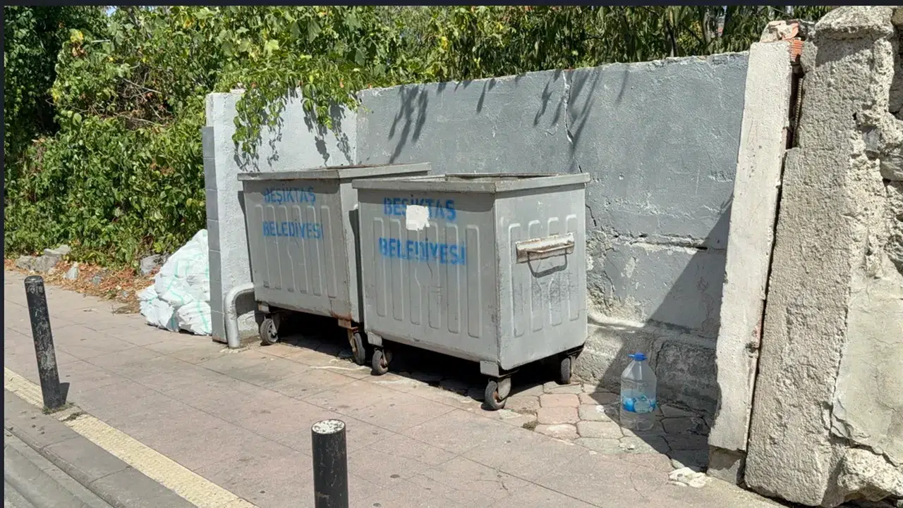 Çöpte vücudunda yanık ve kesikler olan bebek cesedi bulundu