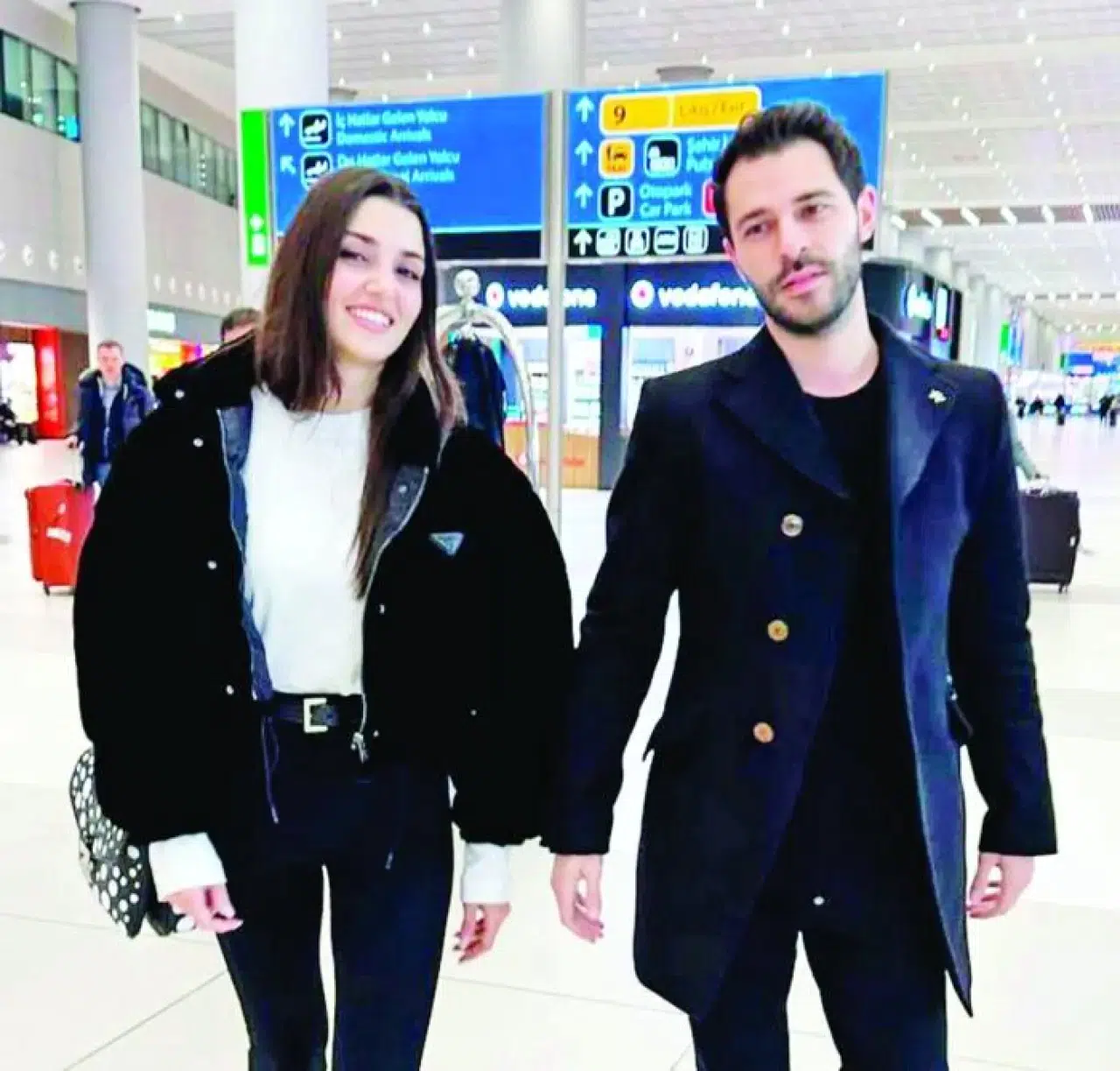 Hande Erçel Fotoğrafları Sildi! Sabancı ile Ayrılık İddiaları Doğrulandı