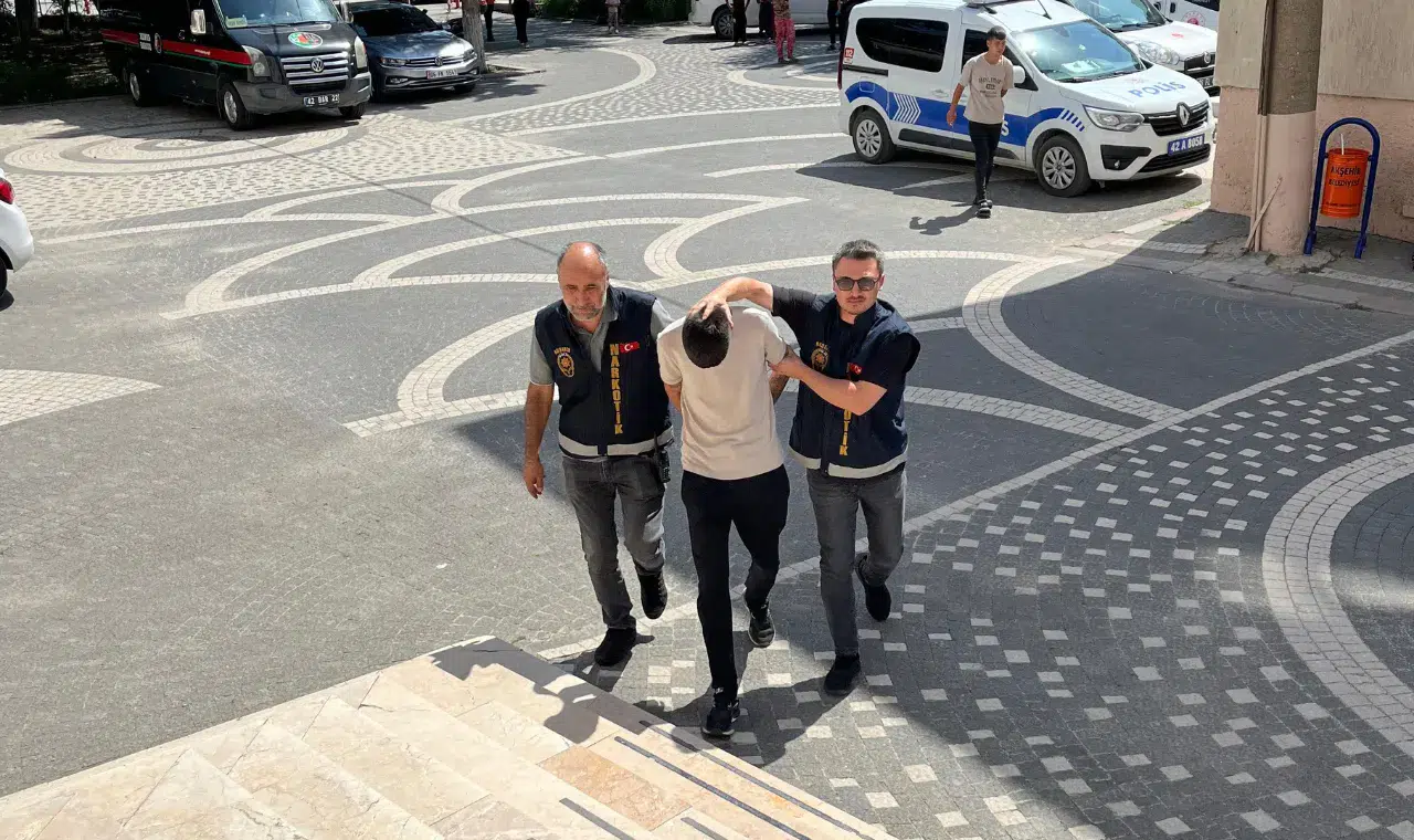 Uyuşturucu tacirleri polisten kaçamadı