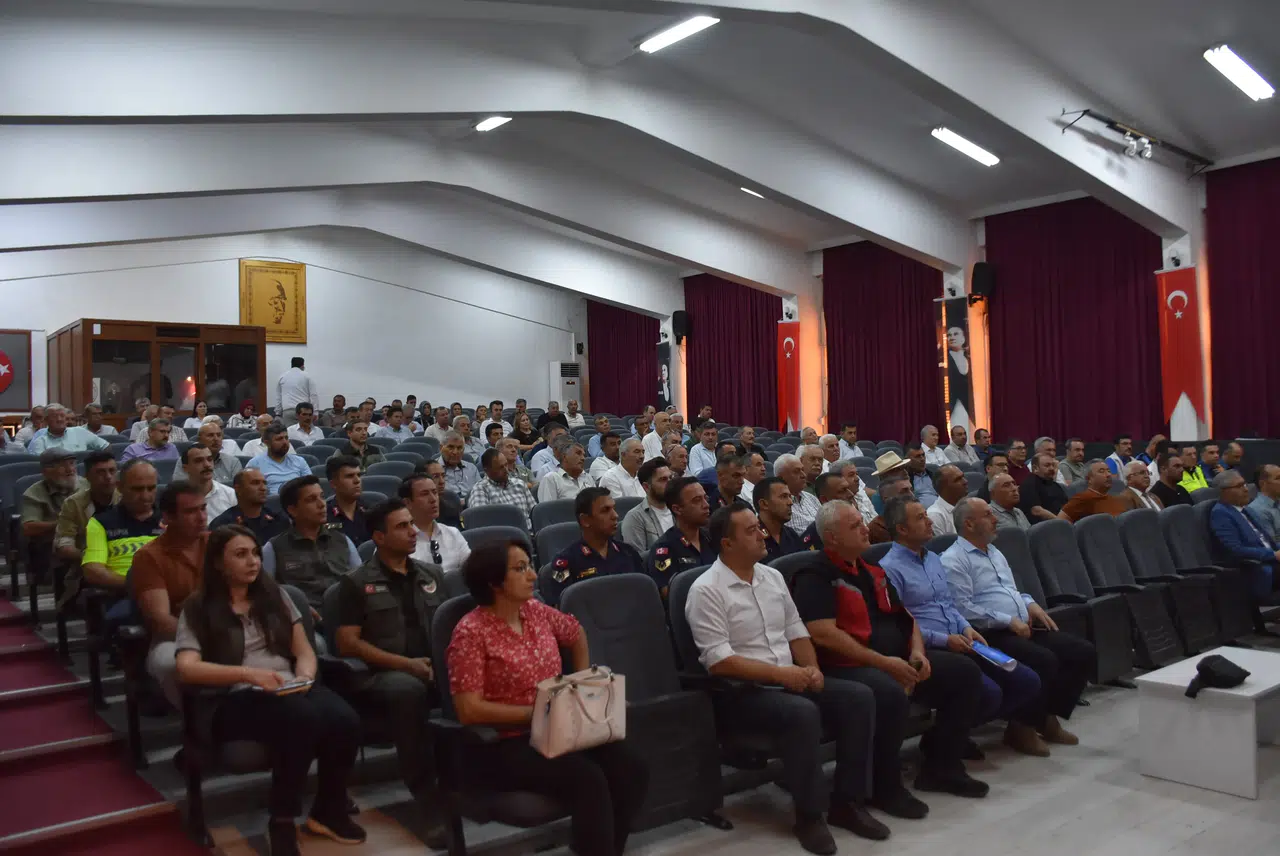 Salihli Kaymakamı Güldoğan, muhtarlarla buluştu