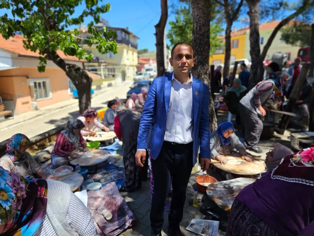 Demirci’nin sevilen muhtarı gönülleri fethetti