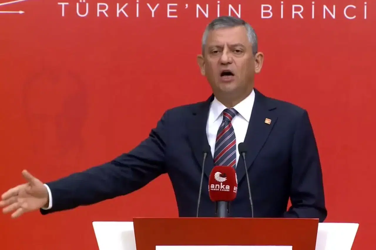 "Yarın 12'yi bekle" demişti! Özgür Özel'in konuşması başladı